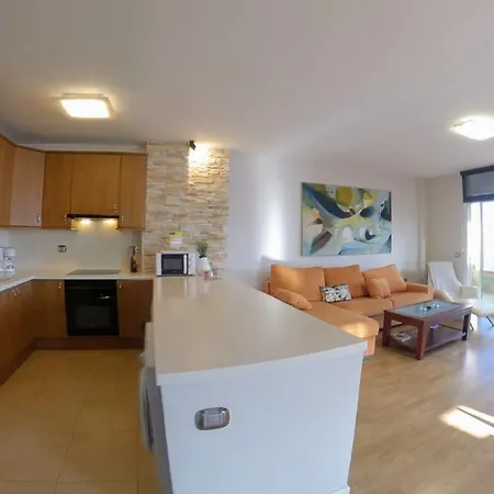 Facing The Ocean - Full Appt With 2 Double Bedroom Apartmán
