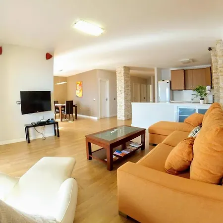 Facing The Ocean - Full Appt With 2 Double Bedroom Apartmán *