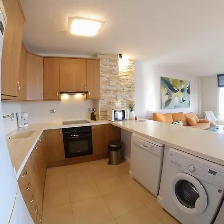 Facing The Ocean - Full Appt With 2 Double Bedroom