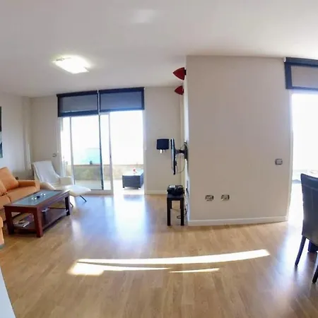 Facing The Ocean - Full Appt With 2 Double Bedroom *
