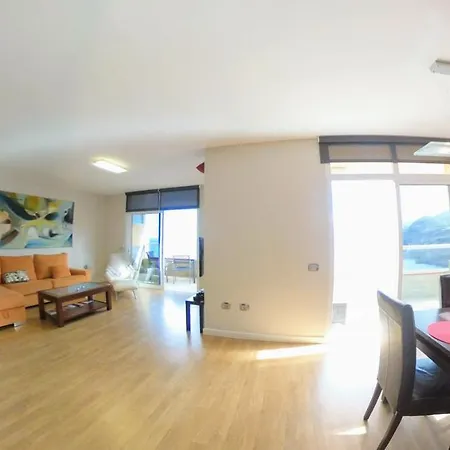 Facing The Ocean - Full Appt With 2 Double Bedroom *