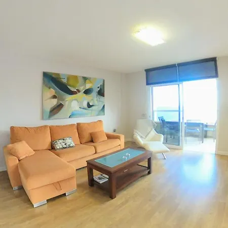 Facing The Ocean - Full Appt With 2 Double Bedroom *