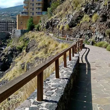 Facing The Ocean - Full Appt With 2 Double Bedroom Apartment *