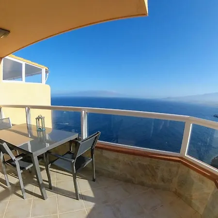 Facing The Ocean - Full Appt With 2 Double Bedroom Apartment *