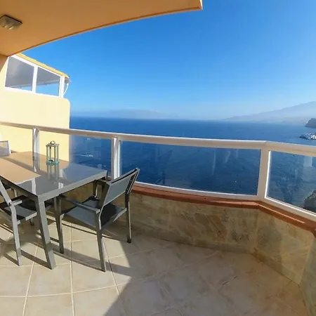Apartment Facing The Ocean - Full Appt With 2 Double Bedroom *