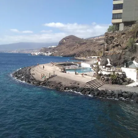 Facing The Ocean - Full Appt With 2 Double Bedroom *